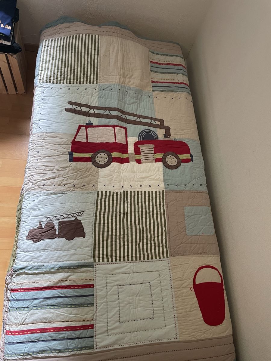 Decken: Steppdecke Kinder mit Feuerwehrmotiv Patchwork  – Gebraucht aus Winterthur von rosen17