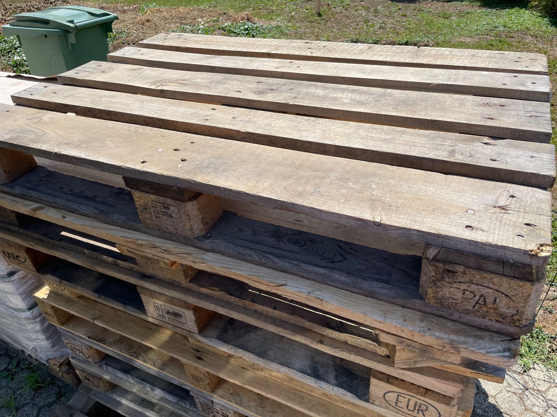 Paletten: 8 Holzpaletten gebrauchter Zustand – Gebraucht aus Biel-Benken BL von Ddrummer 1