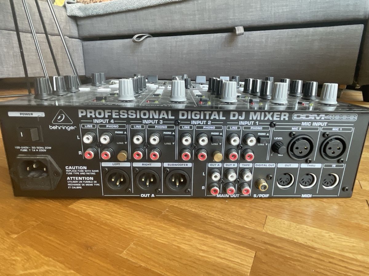 Behringer Console di mixaggio: Behringer DDM 4000 DJ Mixer – Usato da Biel/Bienne venduto da bo_jeah 1