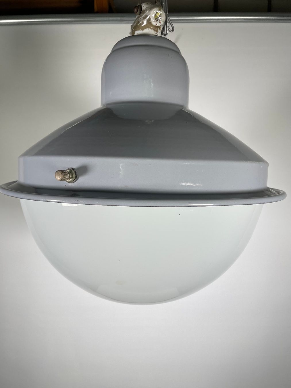 Lustres & lampes de plafonds: Industrielampe aus Email – D'occasion à Zürich par Hedwig-steig
