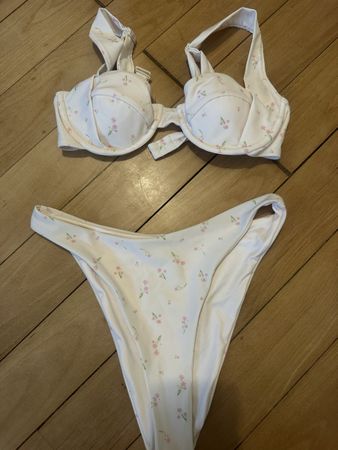 Neuwertiger Bikini mit Blümchenmuster, Grösse S🌸
