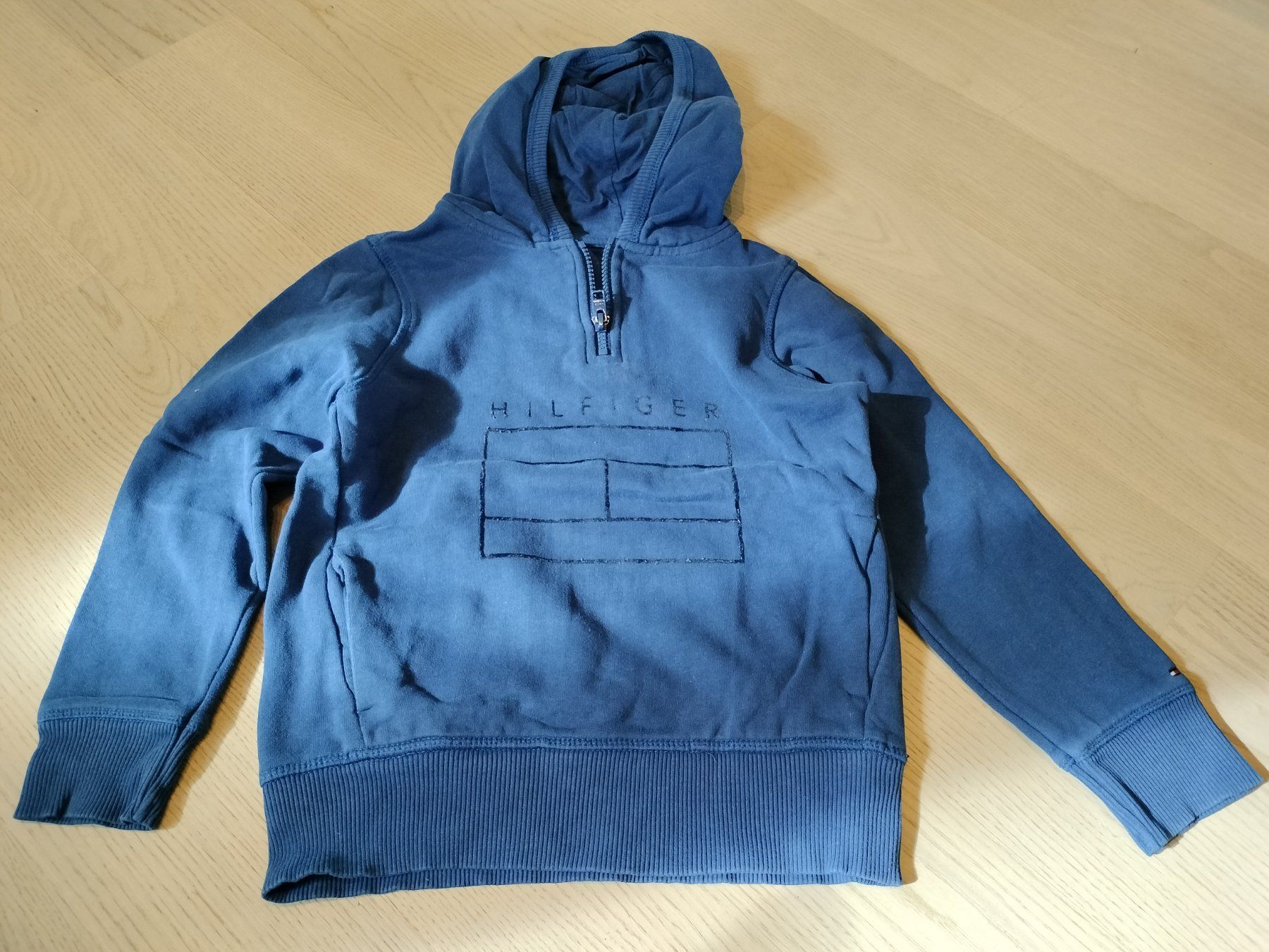 Tommy Hilfiger Pullover & Sweatshirts: Tommy Hilfiger Hoodie Grösse 122 – Gebraucht aus Neftenbach von TheKringel