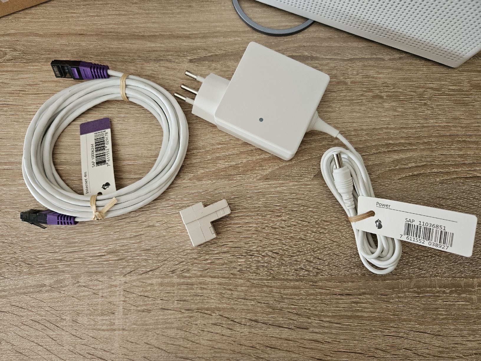 Swisscom Modems & Routeurs: Internet-Box 3 mit Kabeln neuwertig – D'occasion à Wauwil par seriously3 1