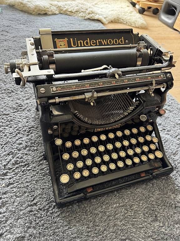 Underwood Schreibmaschinen: Underwood Schreibmaschine – Gebraucht aus Eschlikon TG von S_Ro84zz