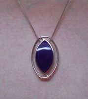 Echtschmuck: Violetter Achat-Silberanhänger