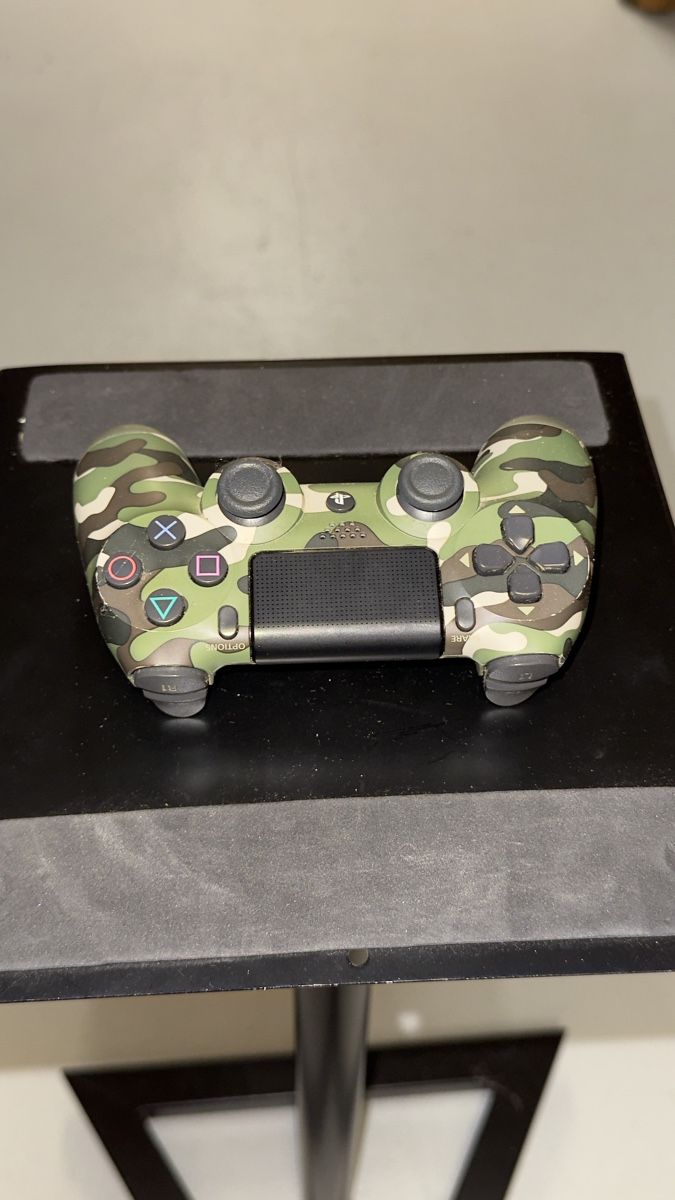 Controller: PS4 Controller Tarnmuster guter Zustand – Gebraucht aus Luzern von robinstutz 1