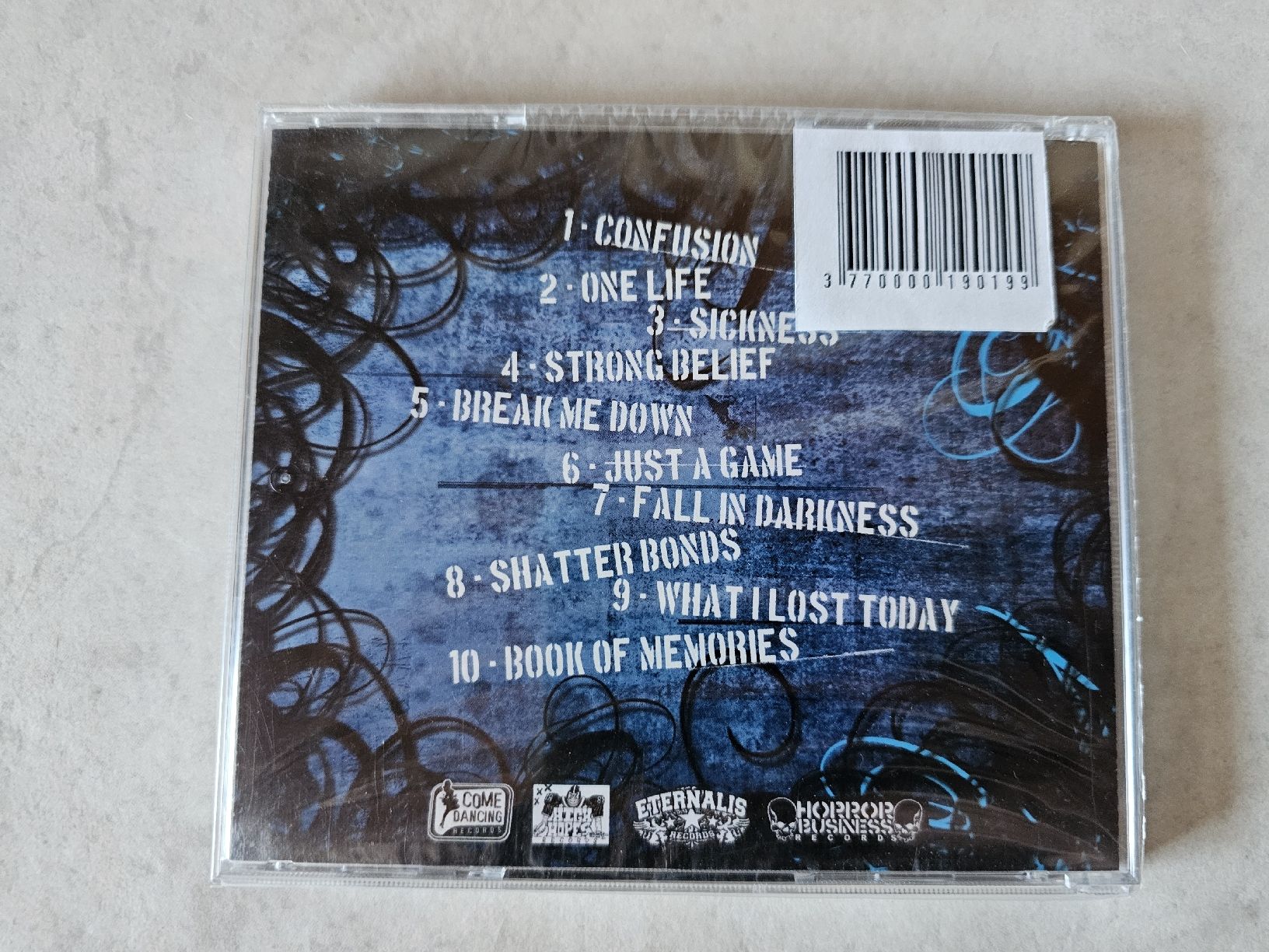 CD: FTX  -  Between Ghosts And Shadows  /  Fabrikneu – Nuovo e nell'imballaggio originale da Schneisingen venduto da backstore24 1