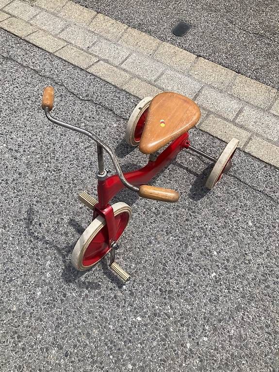 Spielzeuge: Magnifique tricycle 1960 – Gebraucht aus Ardon von a_laroyale 1