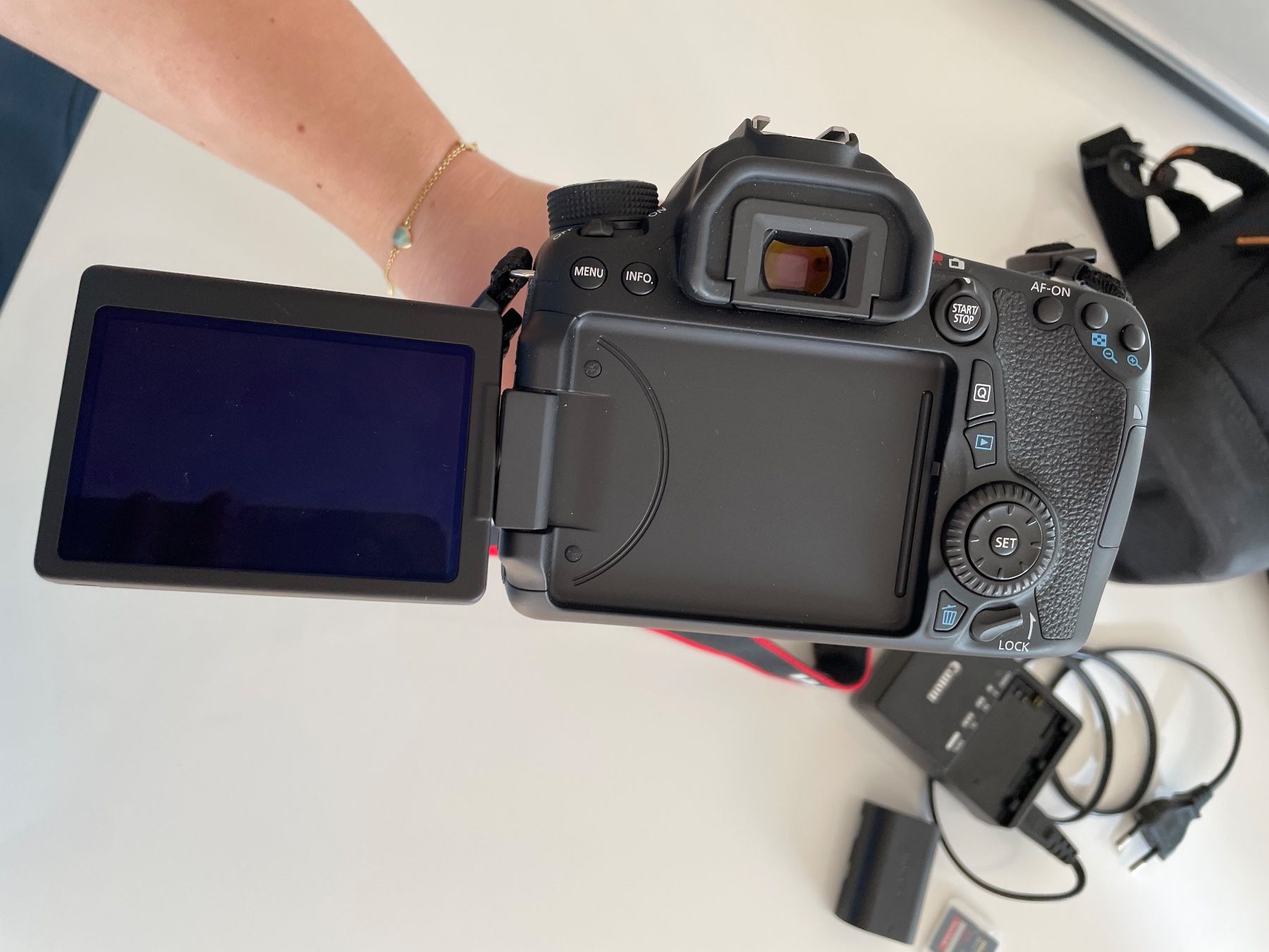 Canon Fotocamera: Canon EOS 70D Kamera – Nuovo (secondo la descrizione) da Winterthur venduto da 19.19 3
