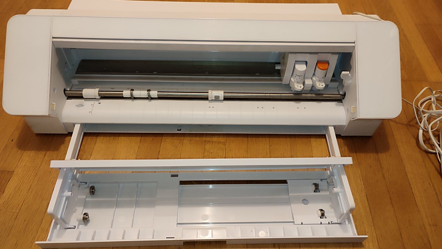 Cameo Tutte le macchine: Schneideplotter Silhouette Cameo 4 Plus mit viel Zubehör – Usato da Zollikon venduto da Tumult 2