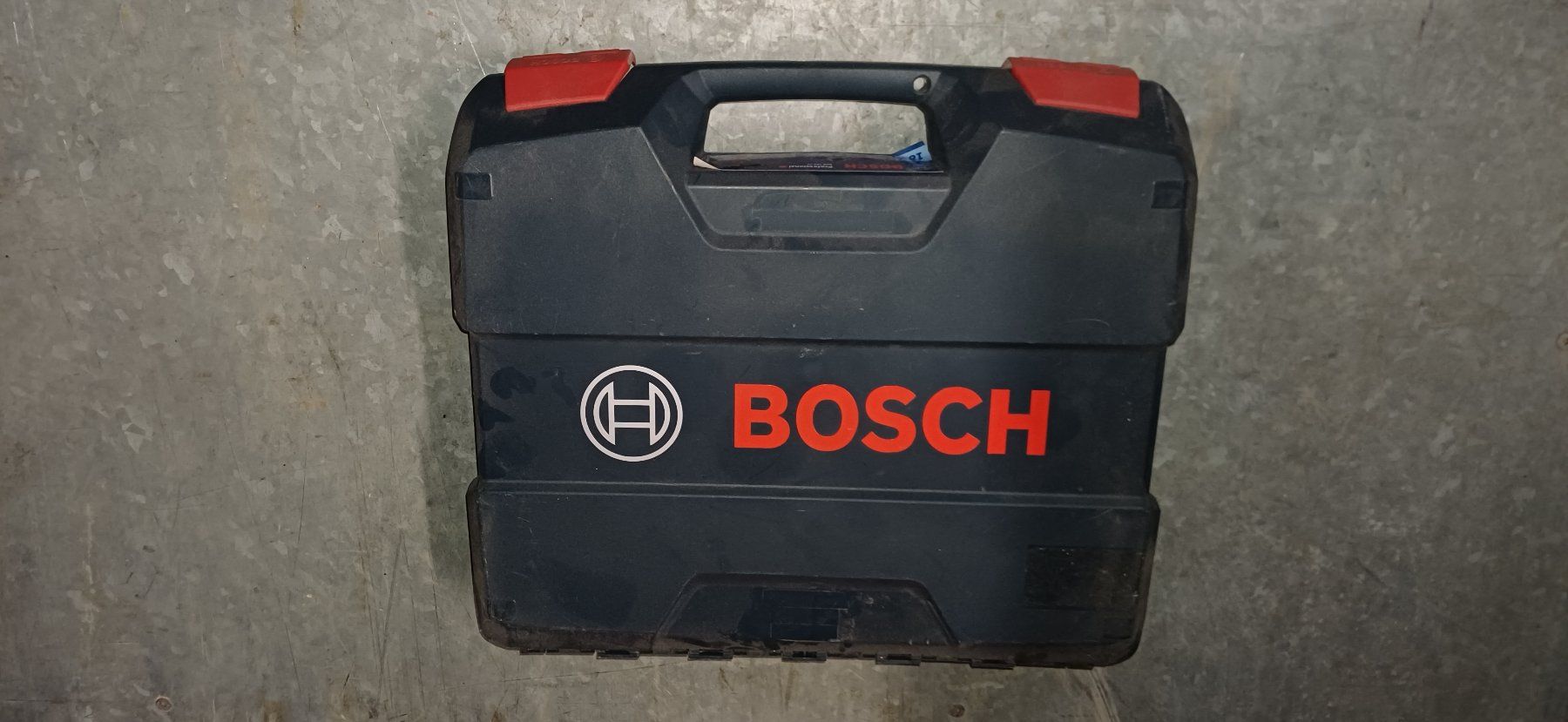 Bosch Caricatori & Batterie: Bosch Koffer mit Akku Ladegerät 18V – Usato da Dinhard venduto da Betonblocksteine.ch