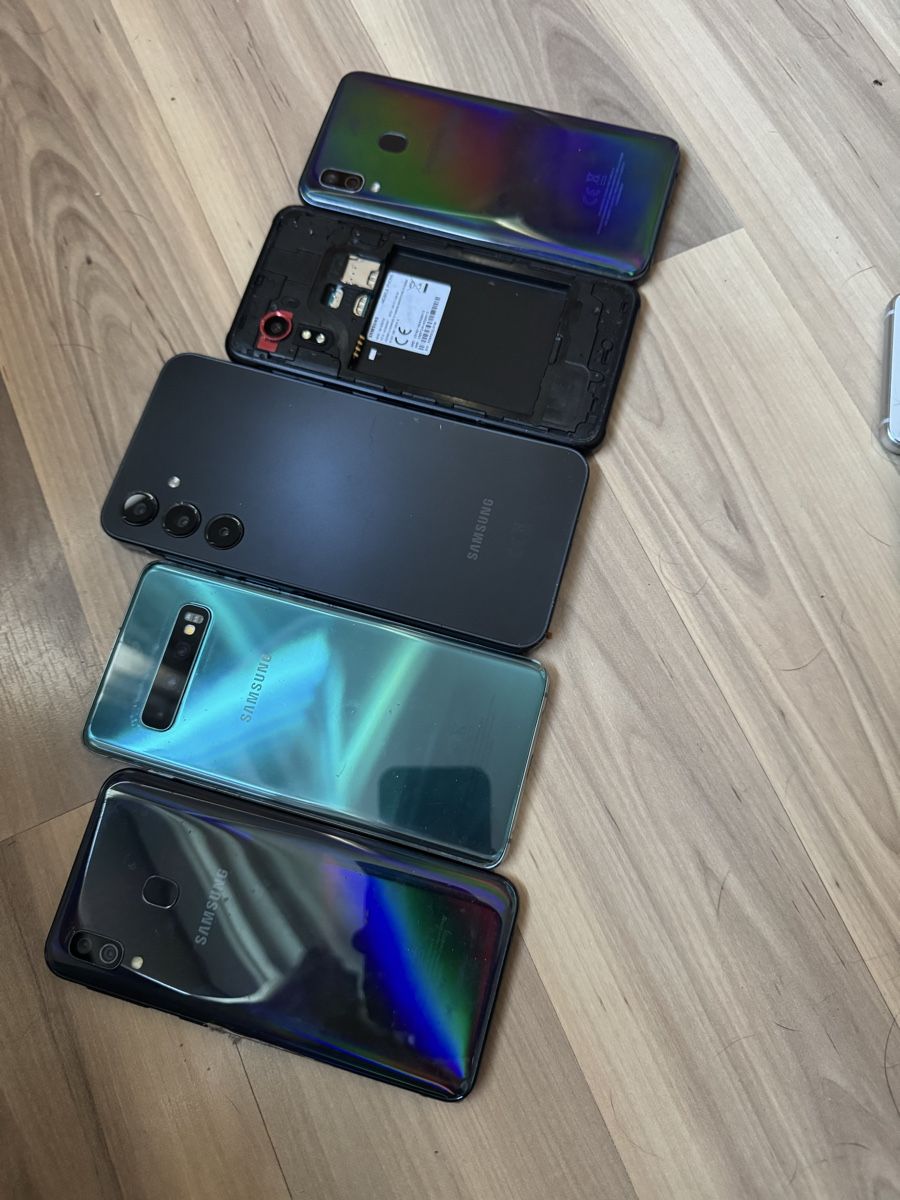 Portables: Lot de téléphone portable  – Défectueux à Biel/Bienne par Baol1