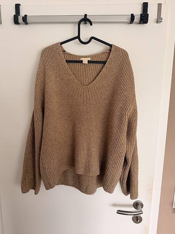 Maglioni & Felpe: Brauner H&M Strickpullover mit V-Ausschnitt  – Usato da Neuenegg venduto da sina.lndr