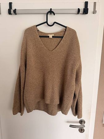 Brauner H&M Strickpullover mit V-Ausschnitt 