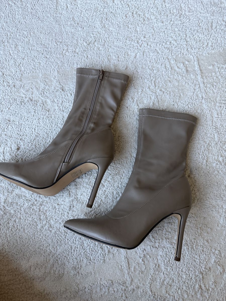 Scarpe da donna: Heel Boots, taupe, size 37 – Usato da Dübendorf venduto da ilianalou
