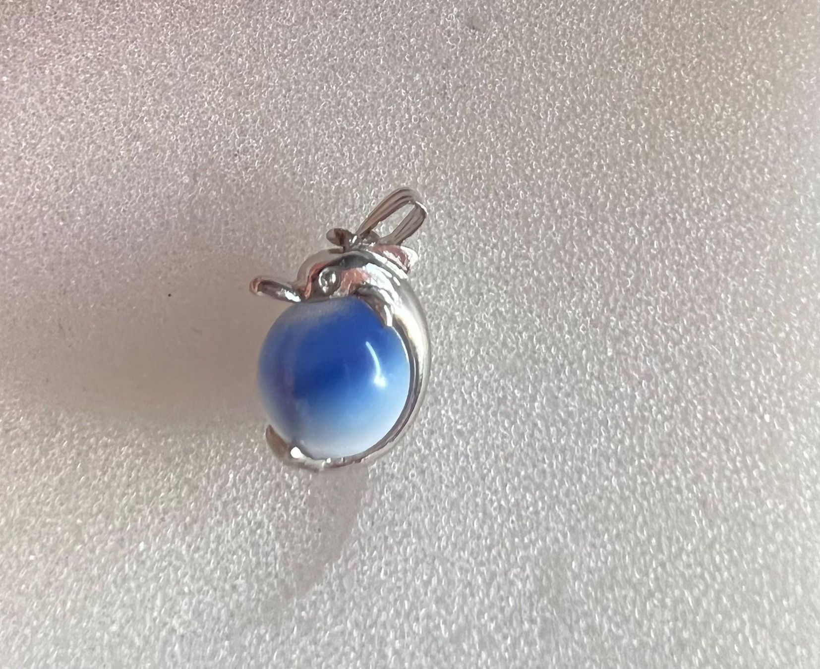 Ciondoli: Pendentif en forme de dauphin avec boule bleu – Usato da Glattpark(Opfikon) venduto da Miko3711