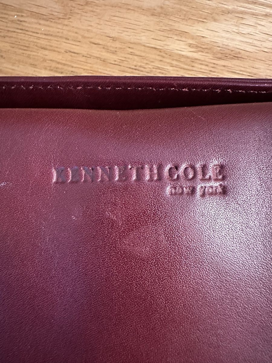 Taschen für Damen: KENNETH COLE Handtasche, bordeauxrot, Echtleder – Gebraucht aus Siebnen von brocki.bebie 1