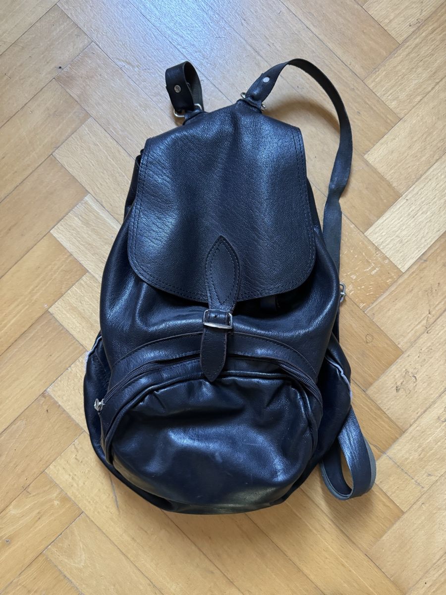 Rucksäcke: Rucksack Leder schwarz gebraucht – Gebraucht aus Luzern von RoRoFriday