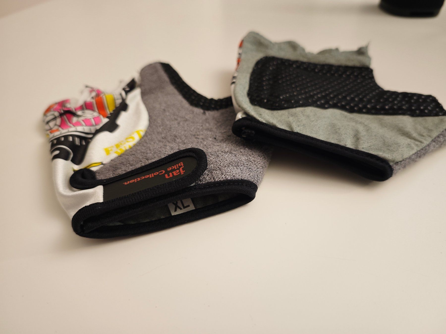Guanti & manicotti: Fahrradhandschuhe – Usato da Gachnang venduto da alohasurferboy 2