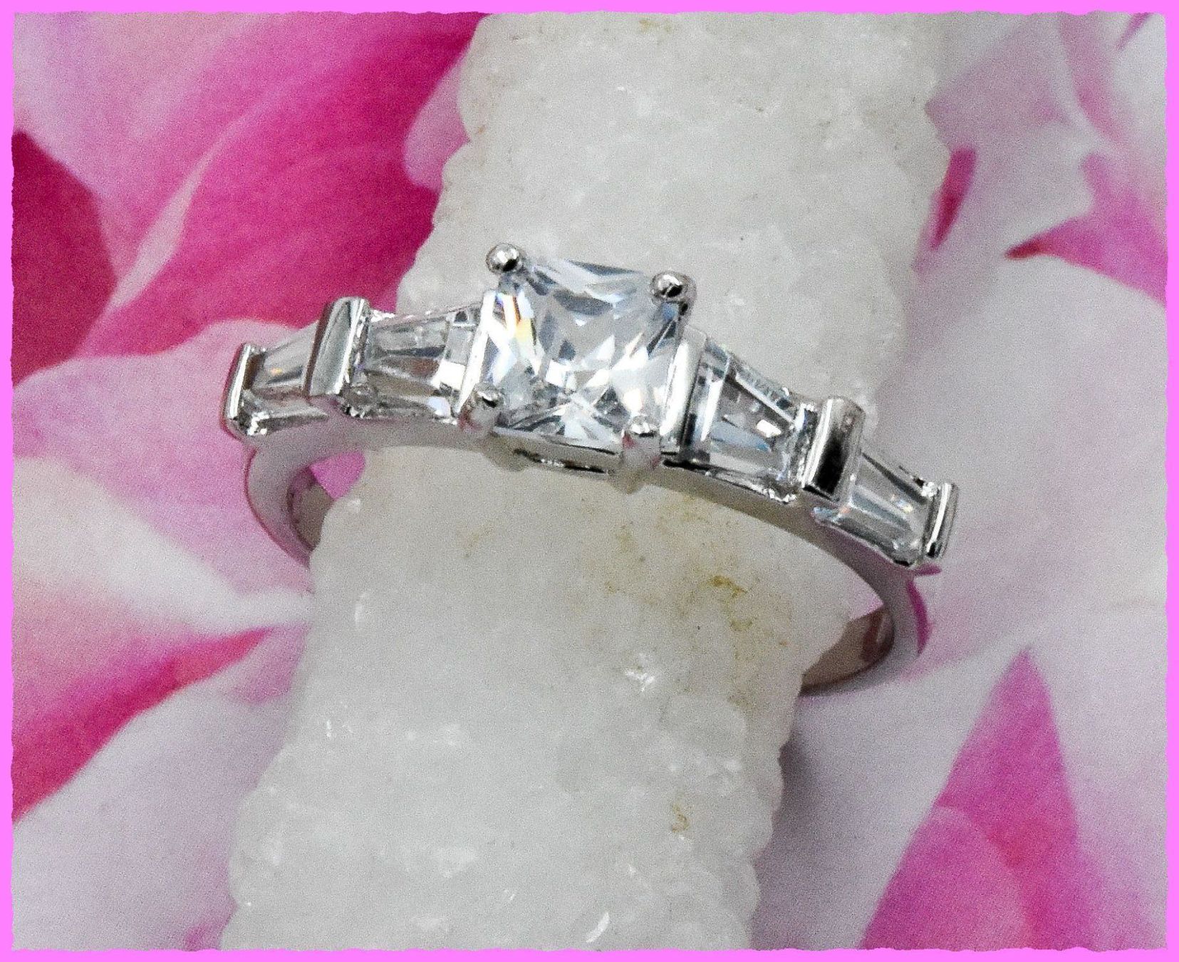 Anelli: Bezaubernder Ring mit Zirkonia – Nuovo e nell'imballaggio originale da Oberglatt ZH venduto da Diamond-Girl 2