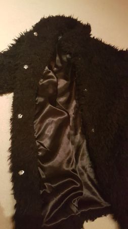 Veste noire grandeur S marque OVS en fausse fourrure
