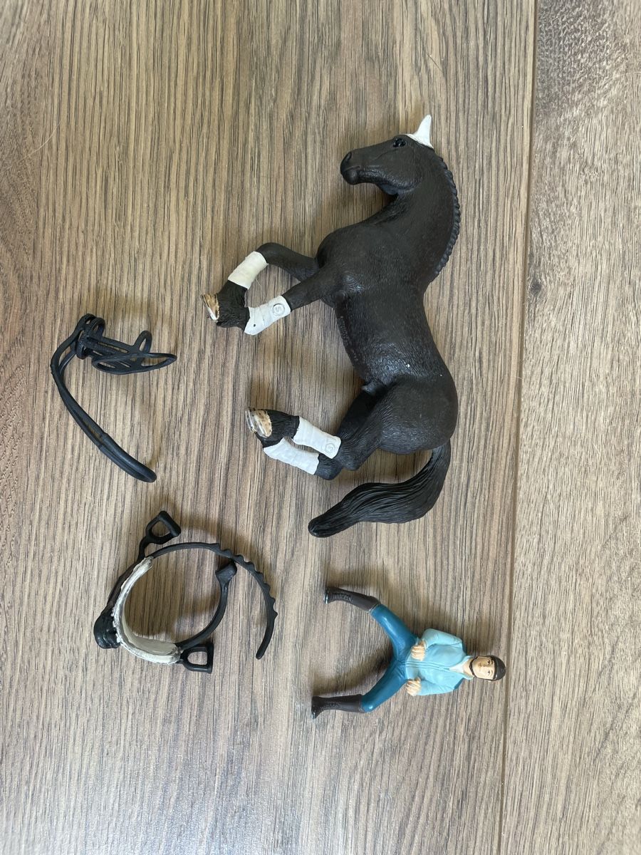 Schleich Statuette: Schleich schwarzer Hengst mit Reiterin – Usato da Dornach venduto da san_s2qy 2