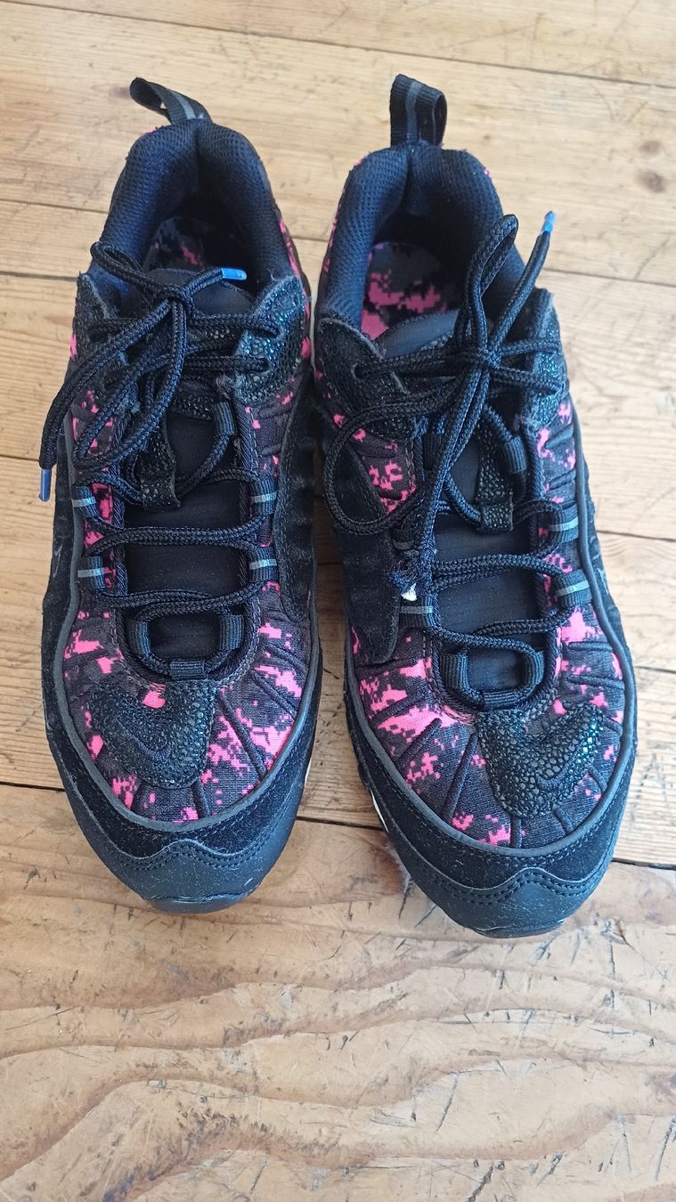 Herrenschuhe: Nike Air Max 98 Pixel Rose – Gebraucht aus Vevey von Veveybien