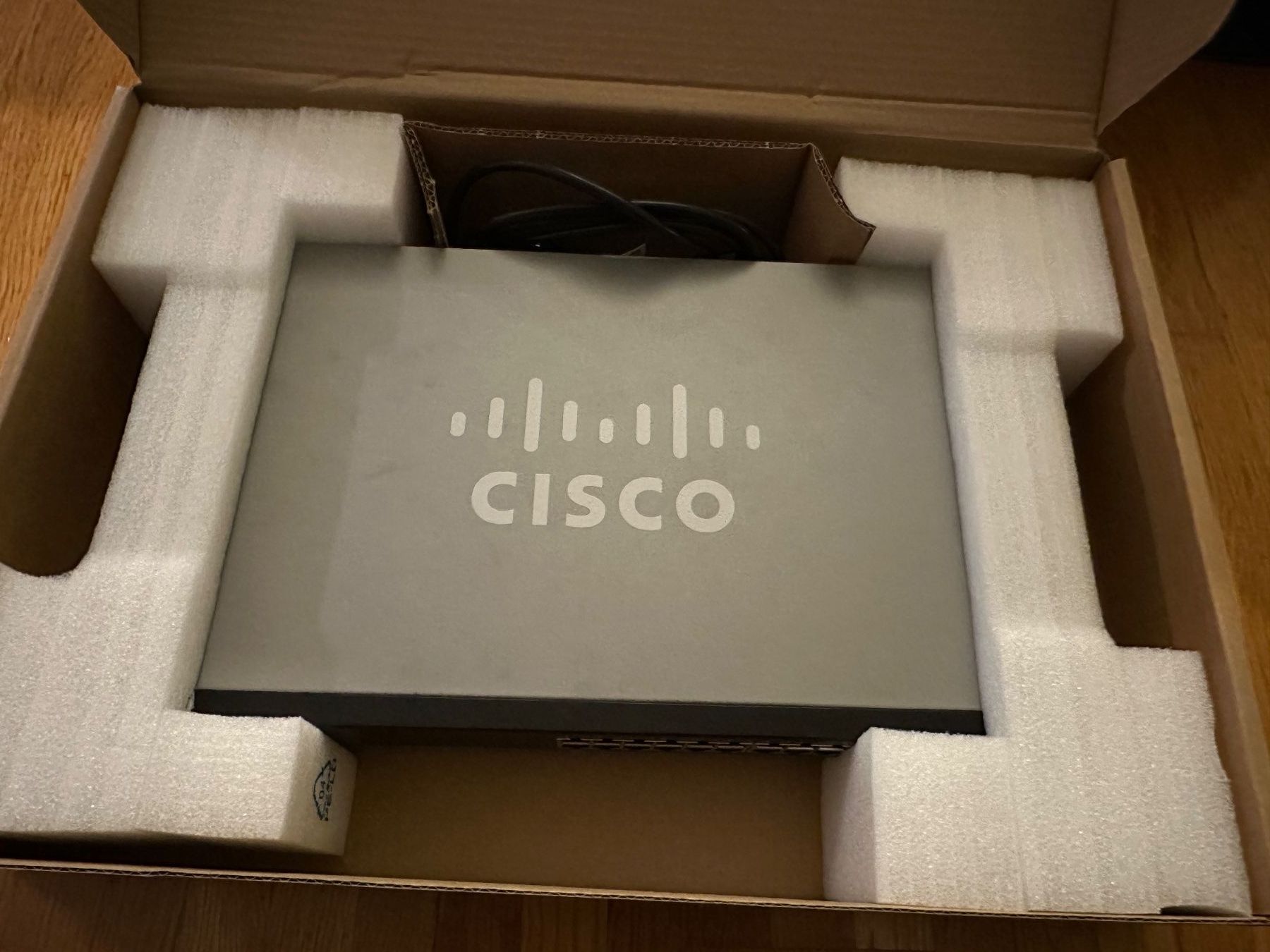 Cisco Hub & Switch: Cisco Switch SG250-26HP – Usato da Zumikon venduto da Moedi16 1