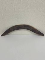 Vintage Holz Boomerang mit geschnitzten Motiven