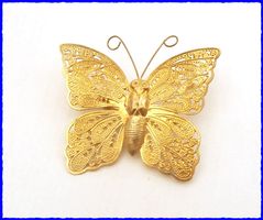 BROSCHE mit SCHMETTERLING - fein gearbeitet