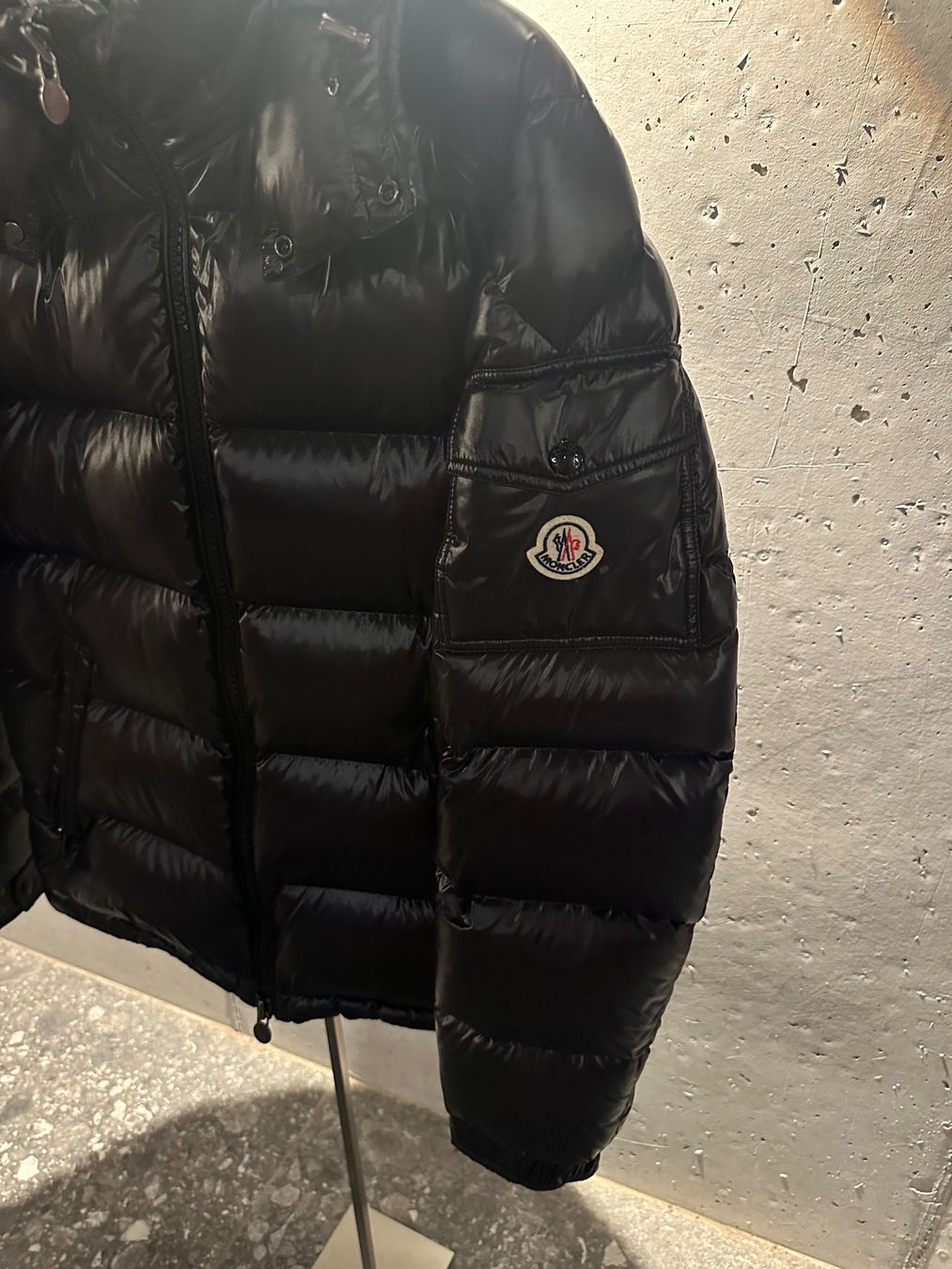 Moncler Giacche: DOUDOUNE COURTE À CAPUCHE MONCLER MAYA – Usato da MUTTENZ venduto da TAWNY1RICARDO 2