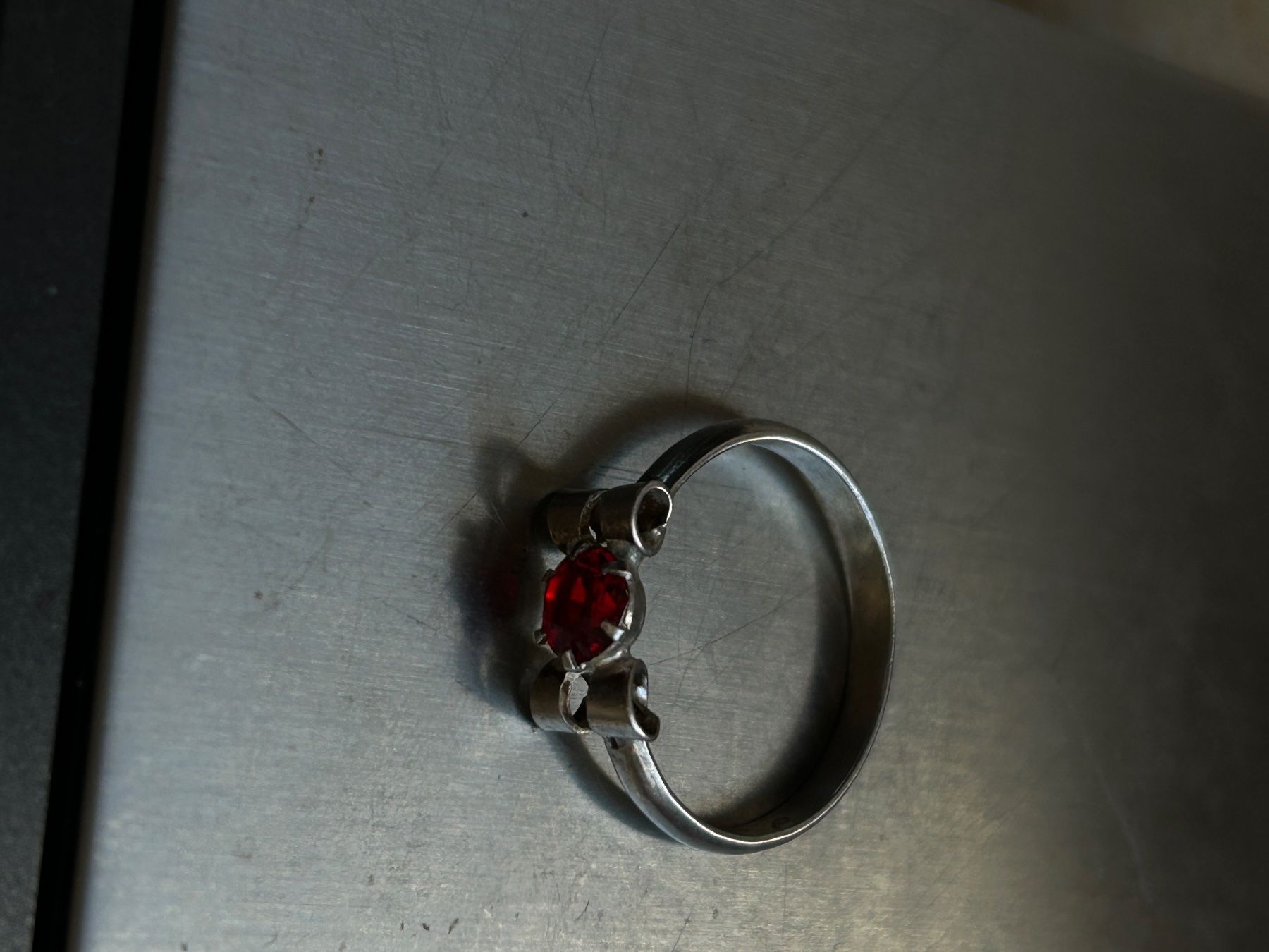 Anelli: Süsser Vintage Ring mit rotem Stein, Grösse 55 – Usato da Laufen venduto da Bellavitaboom 8