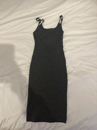 Elegantes Sommerkleid - Figurbetont - Gr. S