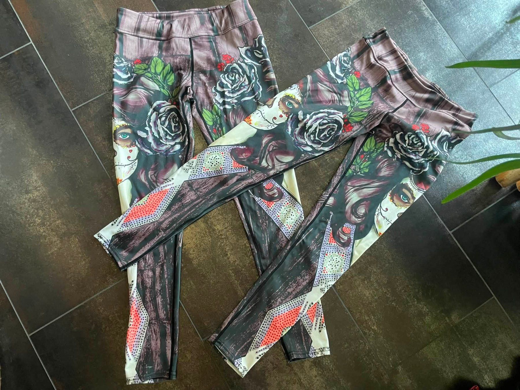 Leggings: 2 x LEGGINGS SIZE M – D'occasion à Willerzell par amieundchilla13
