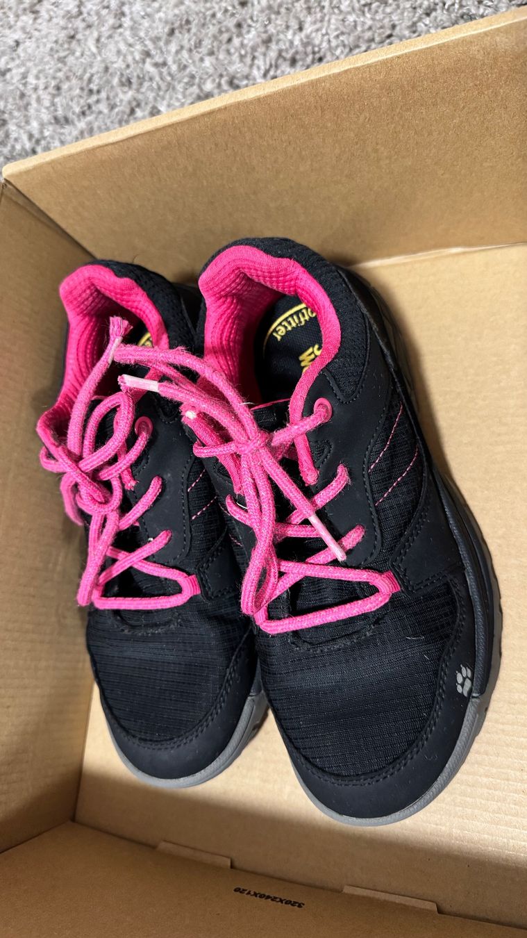 Jack Wolfskin Scarpe per ragazze: Jack Wolfskin Kinder Wanderschuhe Gr. 35 – Usato da Genthod venduto da Tidus04