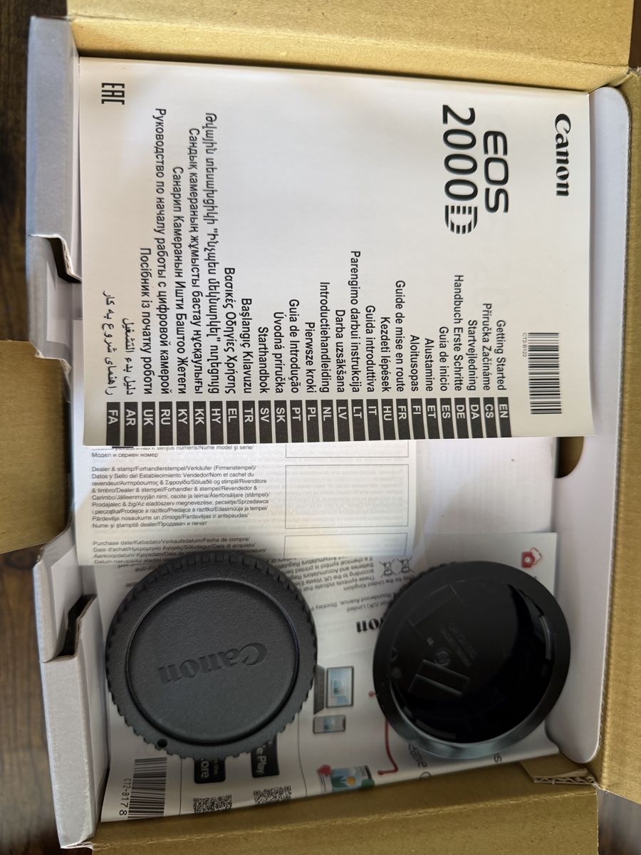 Canon Appareil photo: Canon EOS 2000D EF-S 18-55 IS II Kit – D'occasion à Lohn-Ammannsegg par Shoes_and_Sox 4