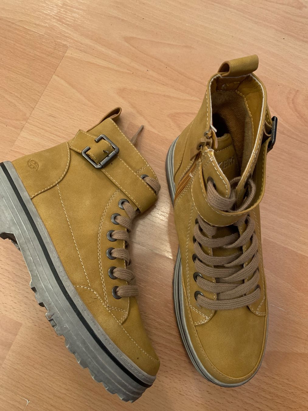 Damenschuhe: Chaussures montantes Dockers p. 38 – Gebraucht aus MEYRIN von Gwendo10