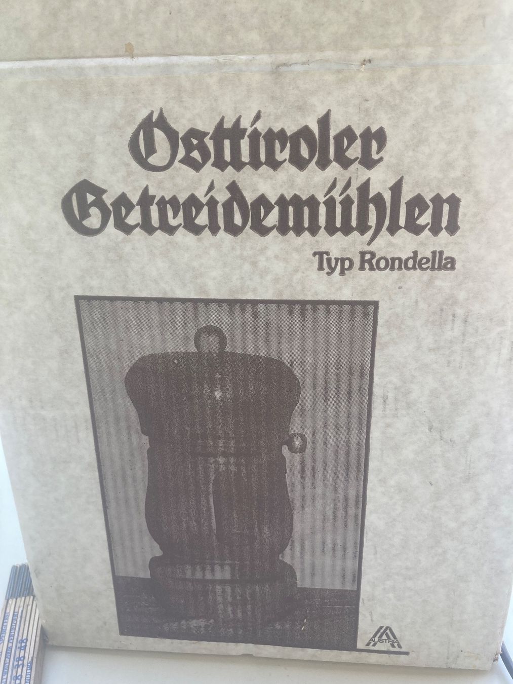 Küchengeräte: Getreidemühle vom Osttirol. – Gebraucht aus Rüttenen von  3