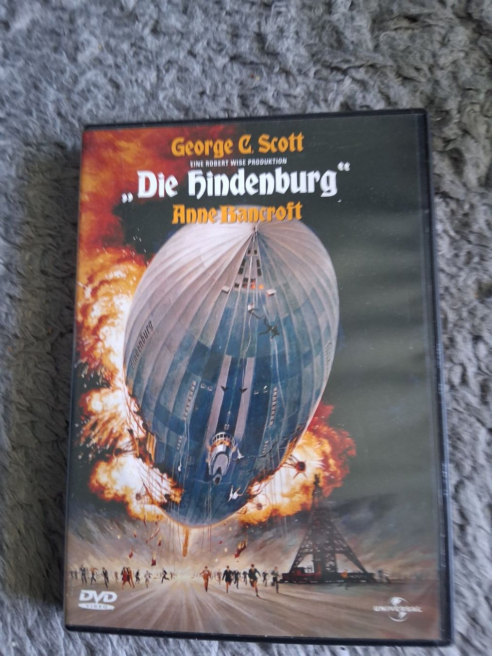 Tous les DVDs: DIE HINDENBURG     DVD – D'occasion à Wetzikon ZH par Ramones01