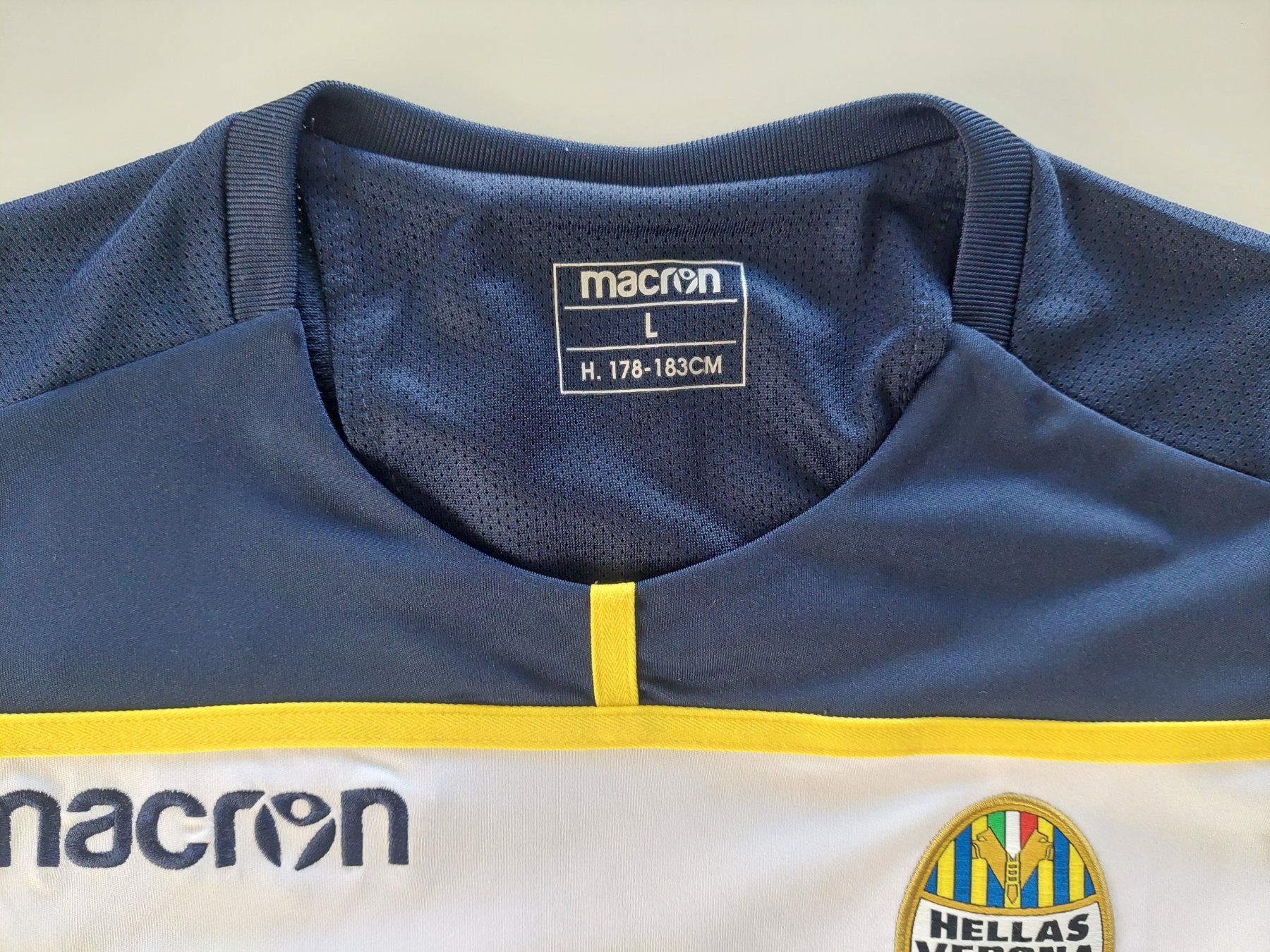 Canottiere & Pantaloni: Maillot Hellas Vérone training 2018-2019 – Usato da Signy venduto da oli_sn9g 2