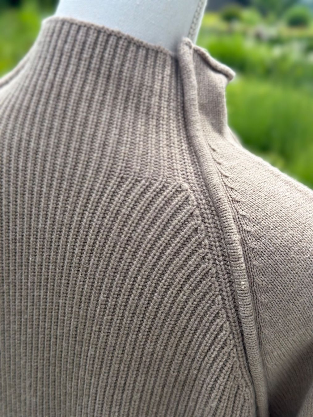 Maglioni & Felpe: Edler Strickpullover, neuwertig, Rollkragen, Grösse M – Usato da Zufikon venduto da Modestil365 5