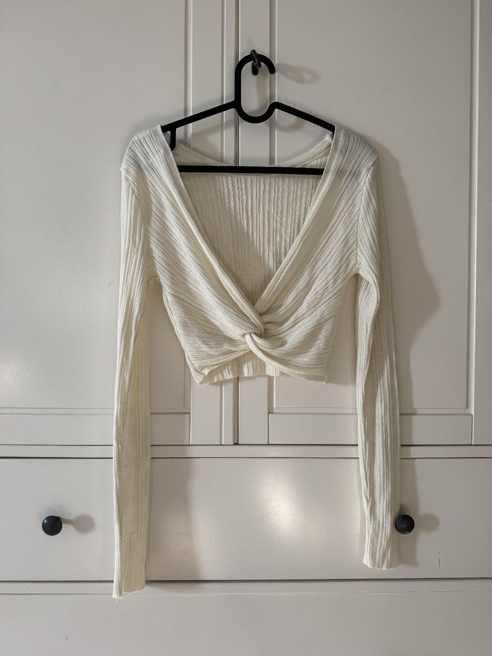 Asos Top: ASOS Design Cream Ribbed Crop Top – Usato da Bülach venduto da Bloom_Witch