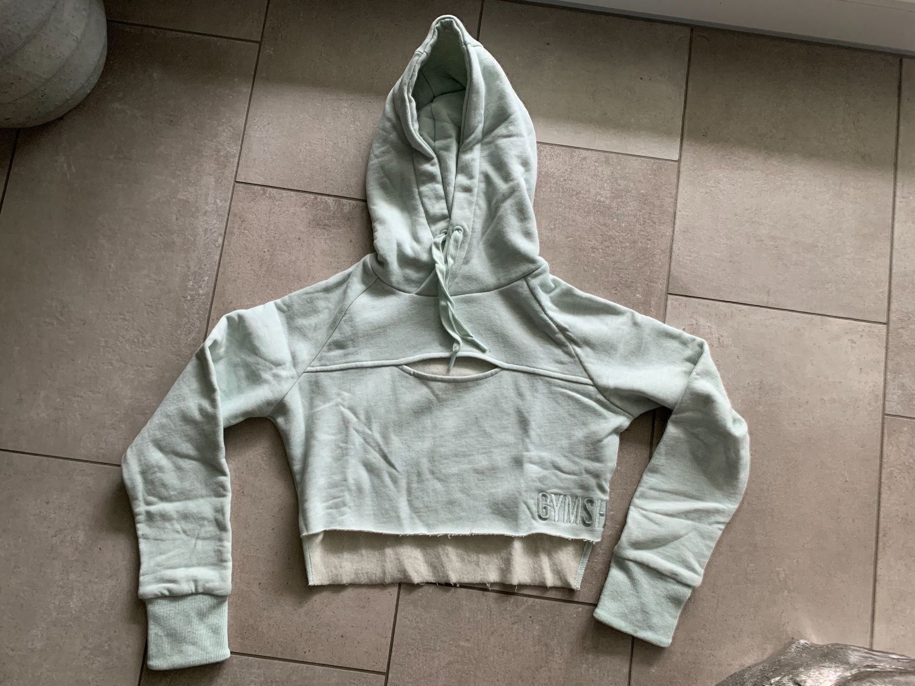 Pullover & Sweatshirts: Gymshark cropped Hoodie – Neu (gemäss Beschreibung) aus Tägerig von Unbekannt5522