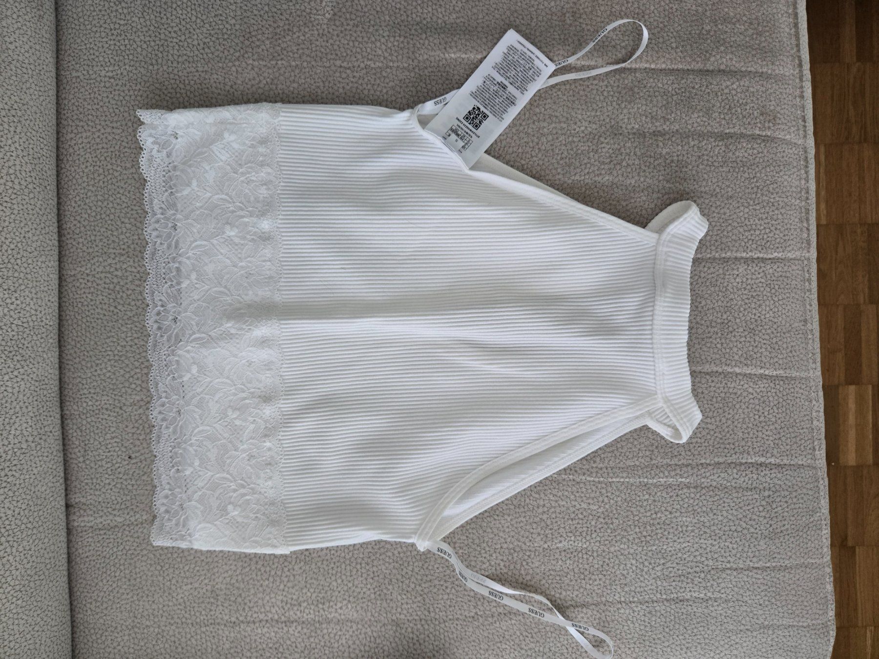 Guess Tops: Guess Top – Neuf (Voir description) à Zürich par lis_t5vw