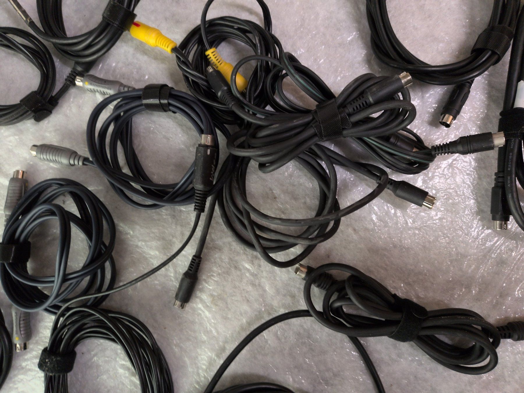 Kabel: S-Video Kabel 26Stk – Gebraucht aus Basel von Fcol 6