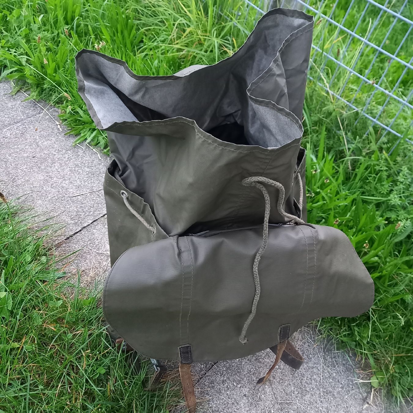 Schweizer Armee Zaini: Schweizer Armee Rucksack, vintage, mit Lederboden – Usato da Galgenen venduto da Allerlei8854 3