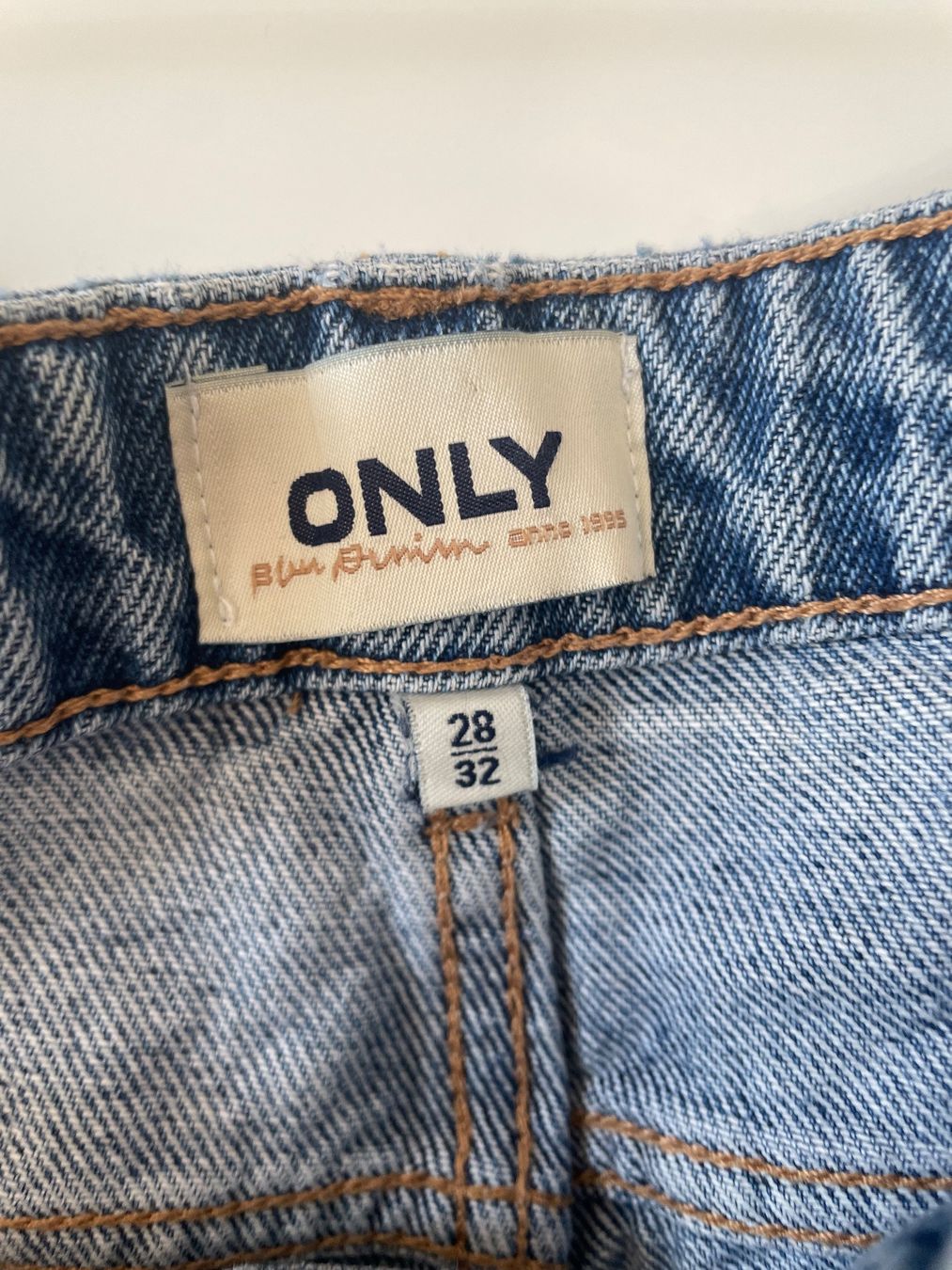 Only Jeans: Only Mom Jeans Gr. 28/32, 100 % Baumwolle – Usato da Neukirch an der Thur venduto da bee88 3