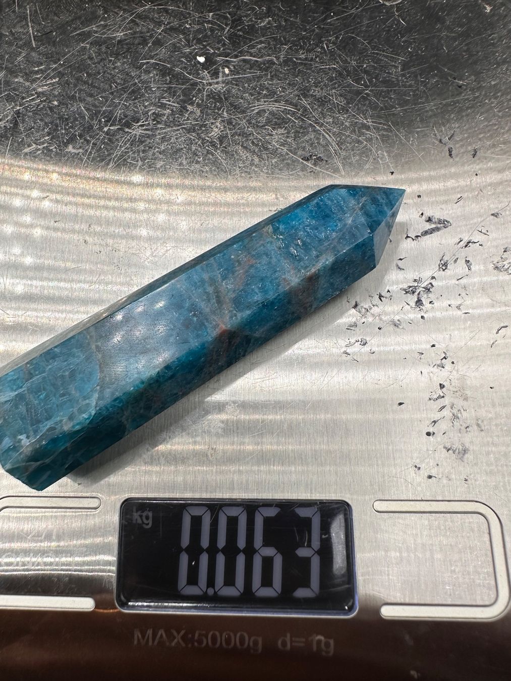 Minerali & Pietre curative: Blauer Apatit Obelisk, Turm, Spitze – Nuovo e nell'imballaggio originale da Männedorf venduto da Handschmeichler 4