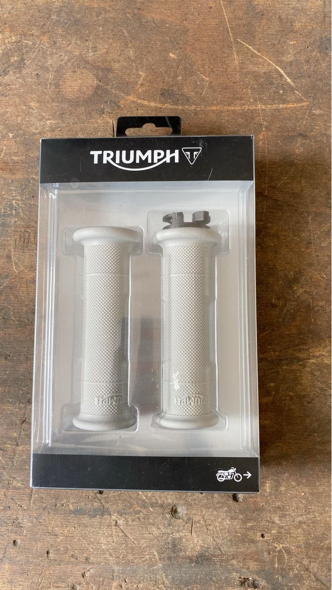 Triumph Tutti i ricambio per moto: Triumph Motorrad Griffe  – Nuovo (secondo la descrizione) da Zürich venduto da alt-eisen