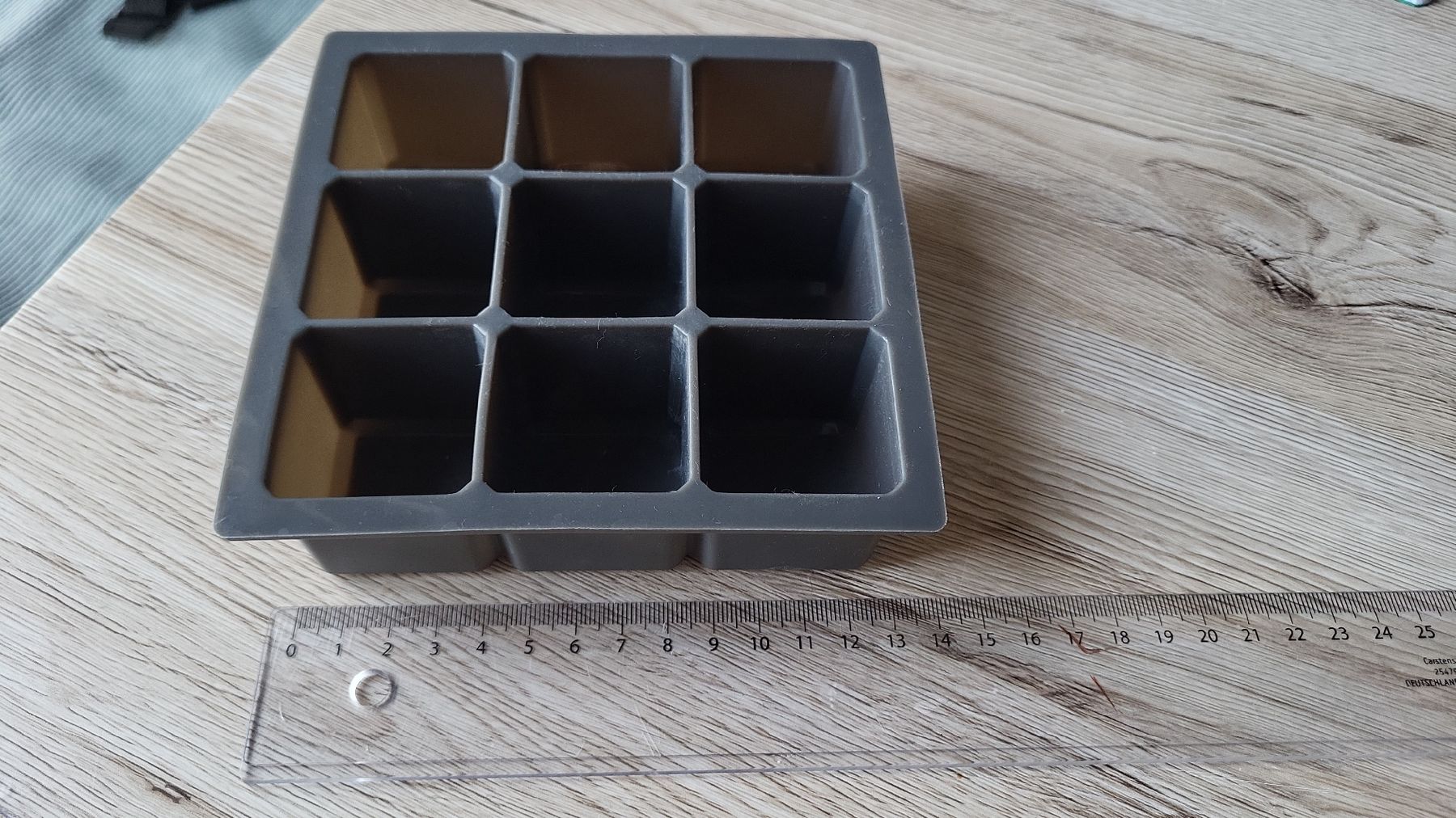 Recipients et similaires: Eiswürfelbehälter Silikon – D'occasion à Zürich par Kagu1